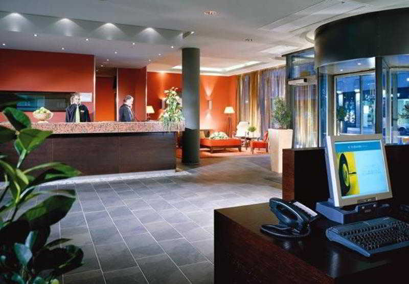 Courtyard By Marriott Munich City Center Интерьер фото