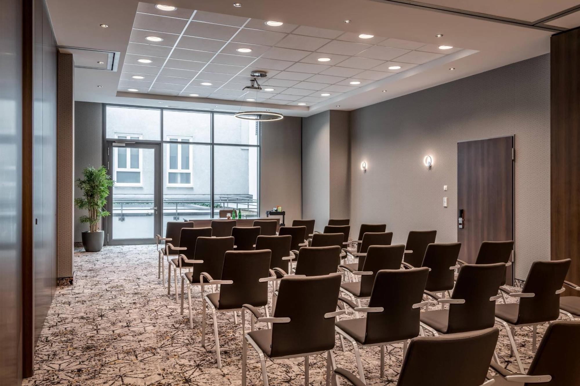 Courtyard By Marriott Munich City Center Экстерьер фото