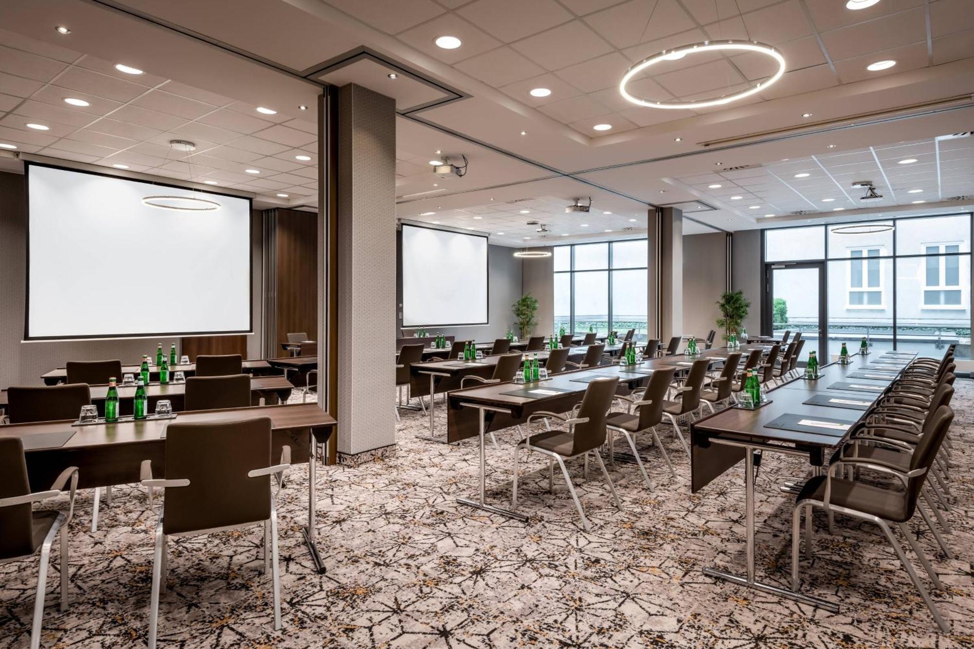 Courtyard By Marriott Munich City Center Экстерьер фото