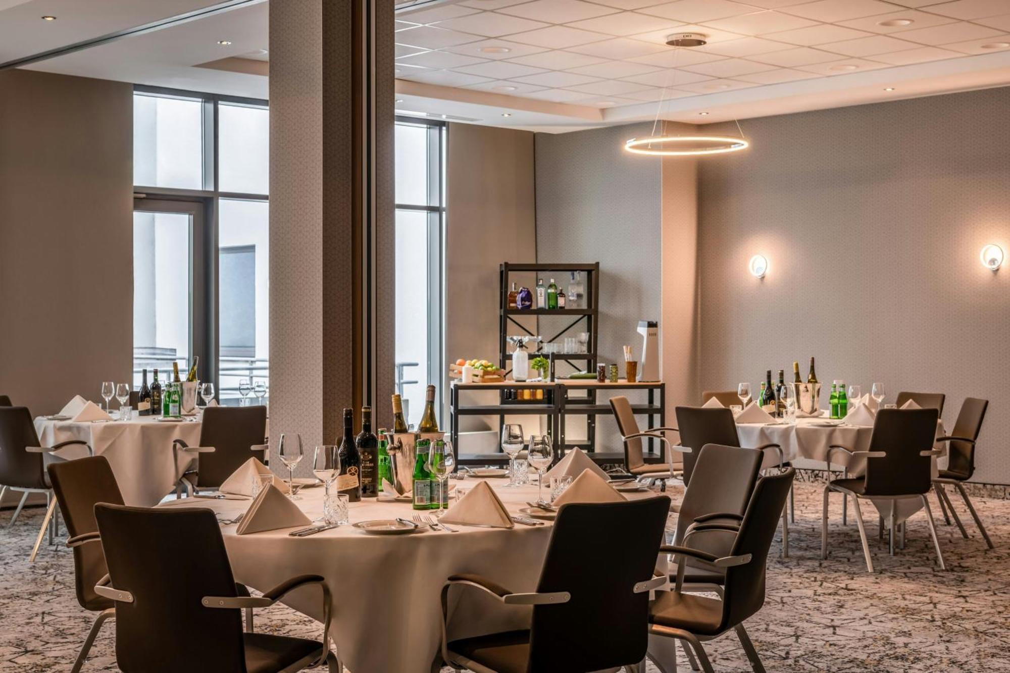Courtyard By Marriott Munich City Center Экстерьер фото