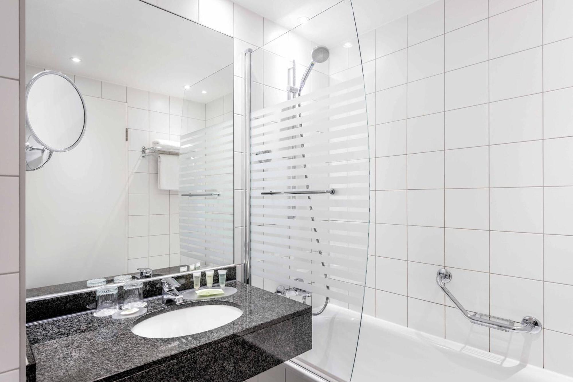 Courtyard By Marriott Munich City Center Экстерьер фото