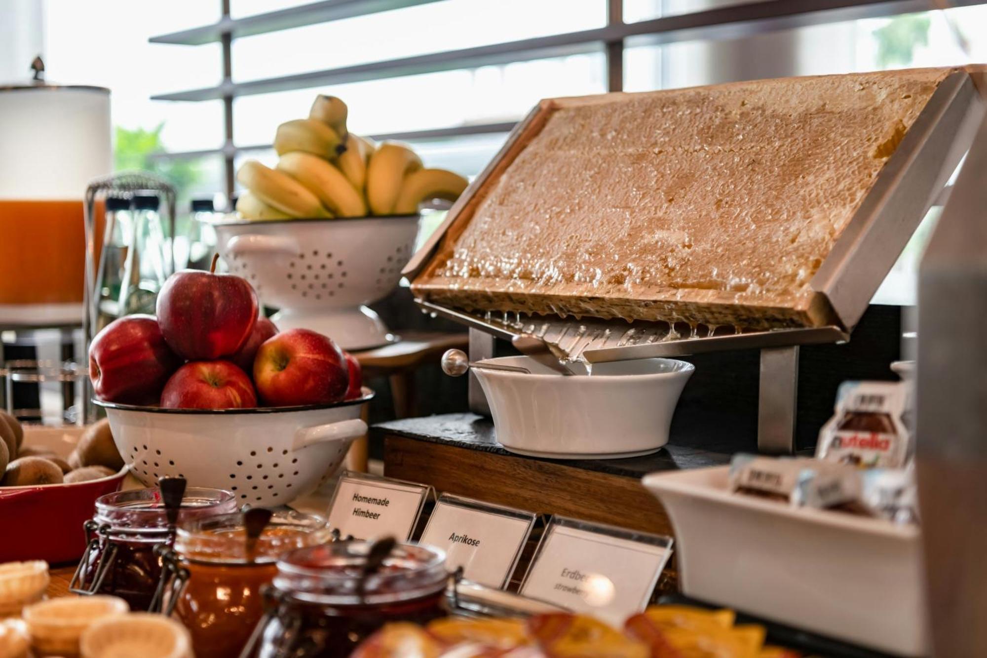 Courtyard By Marriott Munich City Center Экстерьер фото