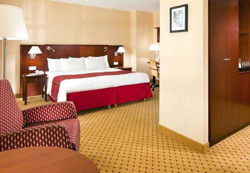 Courtyard By Marriott Munich City Center Экстерьер фото